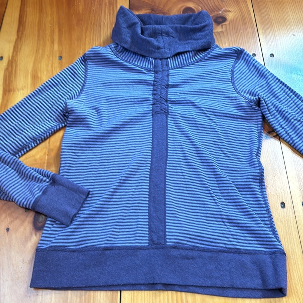 LULULEMON In A Cinch Sweatshirt Women’s Purple Gray Reversible Cowl Neck Ruching